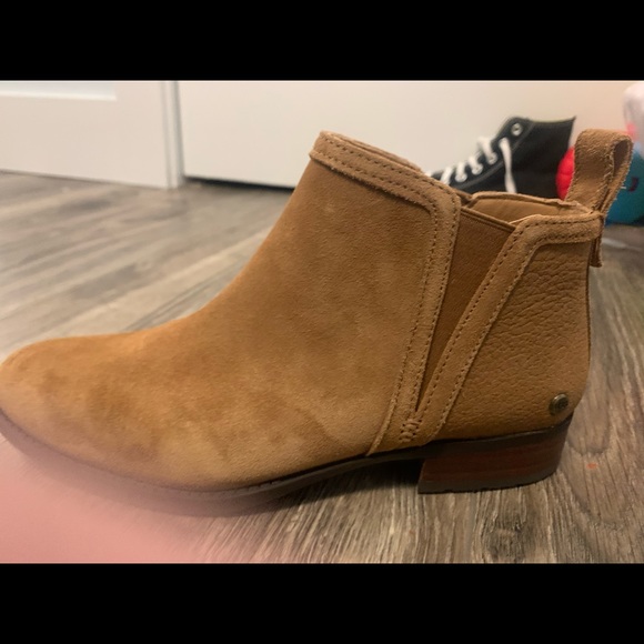 ugg mcclaire ankle boot